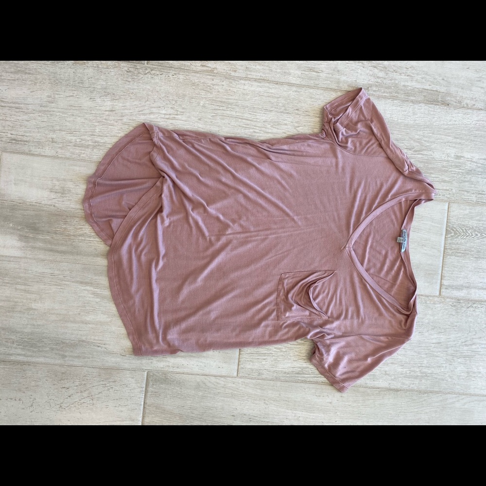 v-neck tee